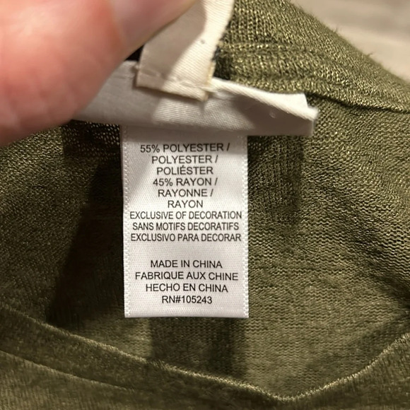 Studio B Women’s Metallic Olive Green Embroidered Shoulder Cap Sleeve Tee XL - Picture 8 of 8